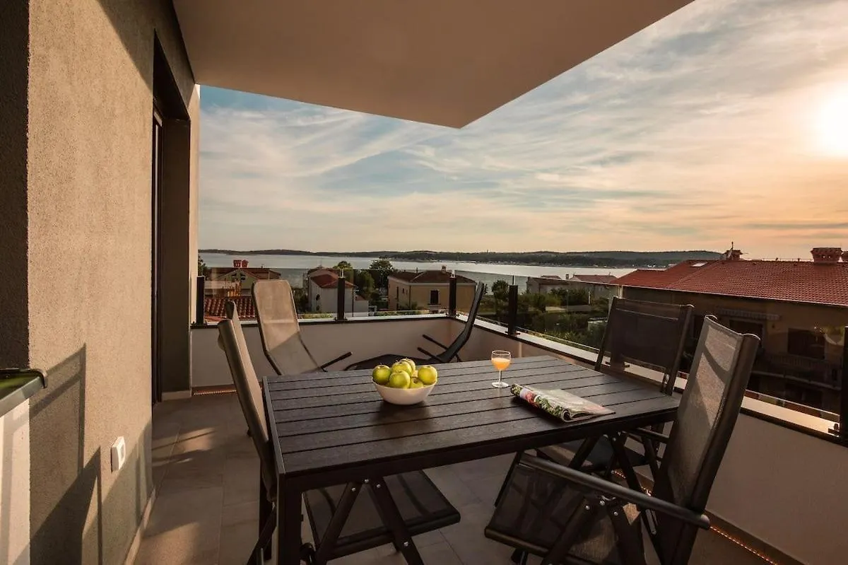 Villa Olea 150M To Beach Medulin Apartment